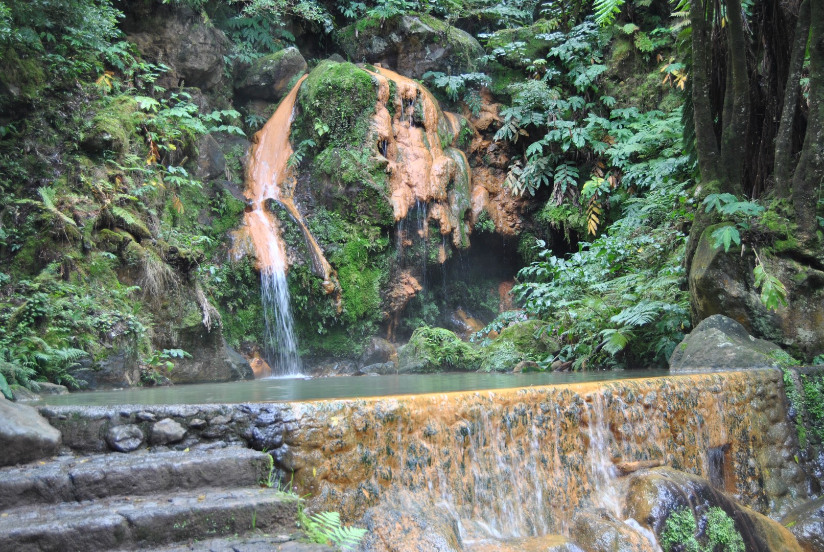 Parque Caldeira Velha (cascada cálida y piscina termal caliente)