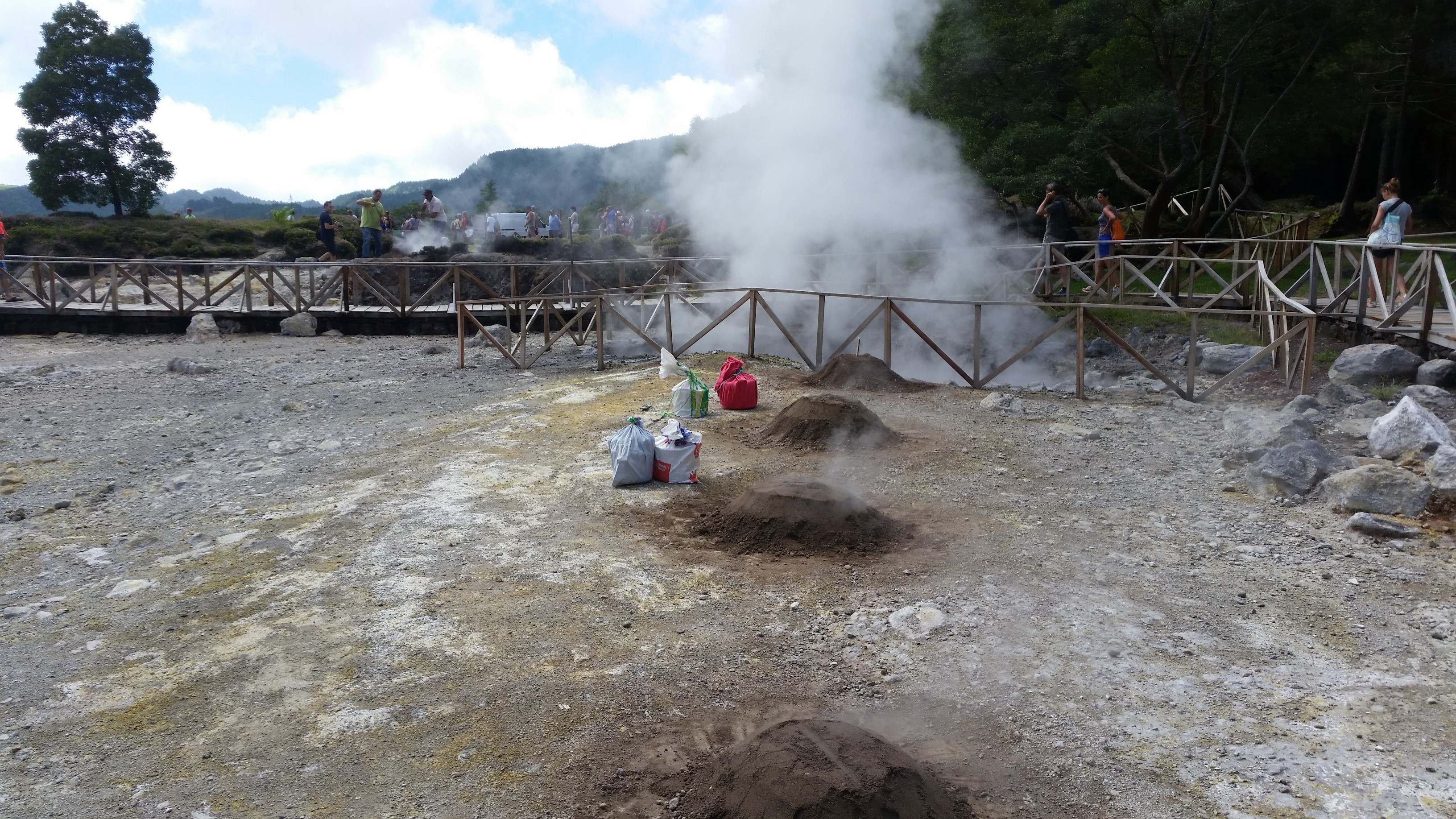 Caldeiras onde se confeciona o Cozido das Furnas