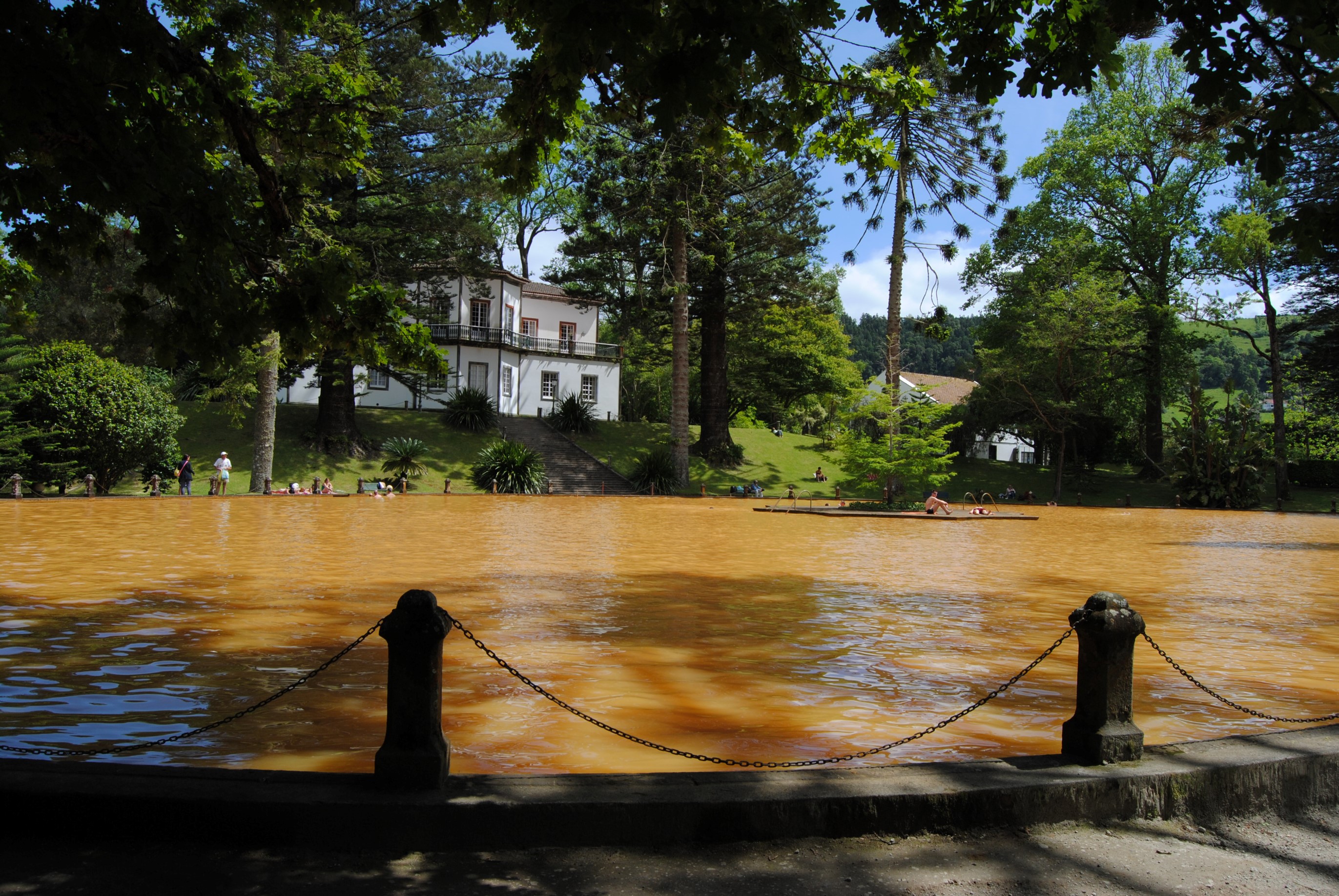 Piscina de água quente no Parque Terra Nostra