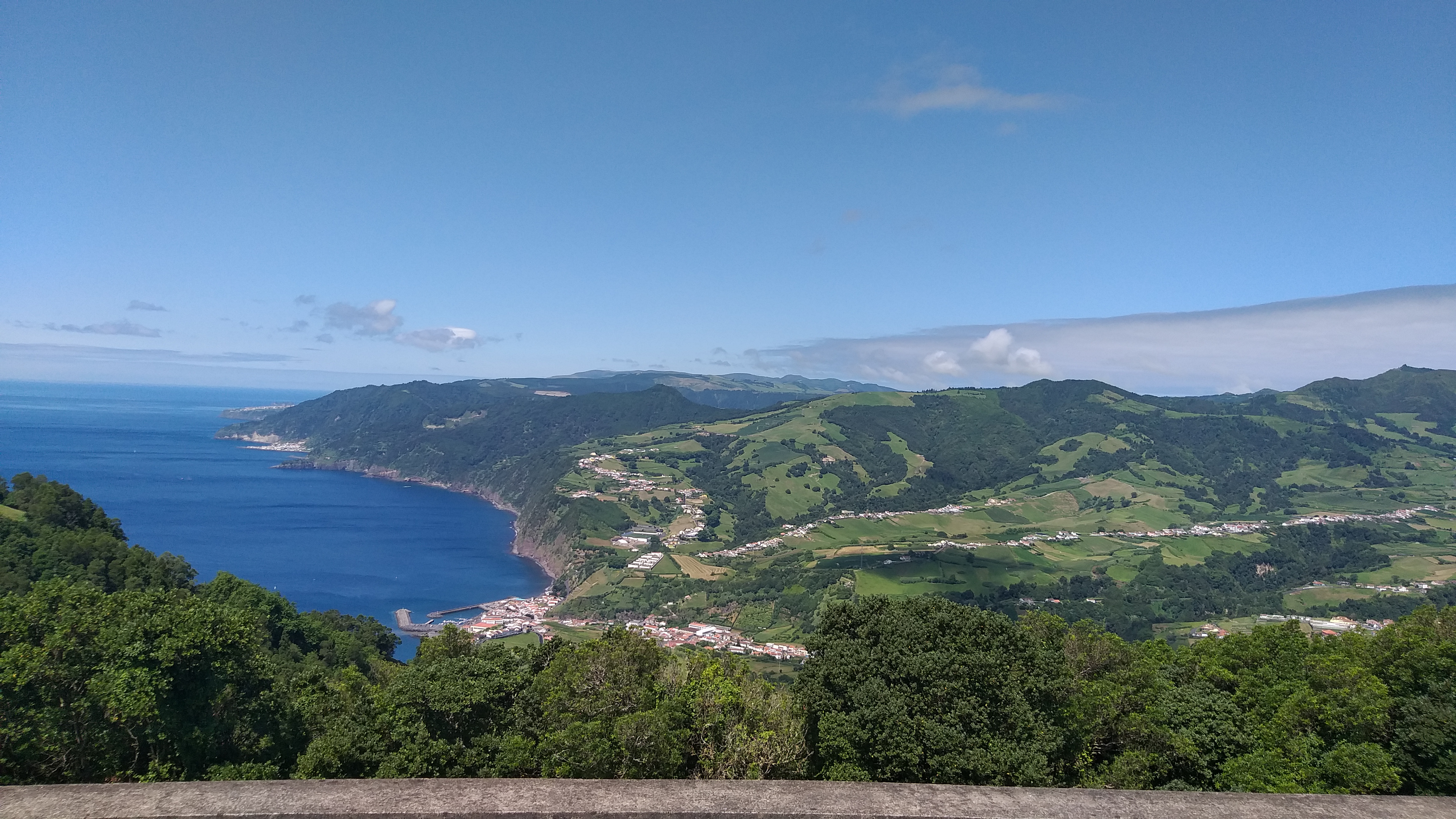 Povoação vista do Miradouro do Pico dos Bodes