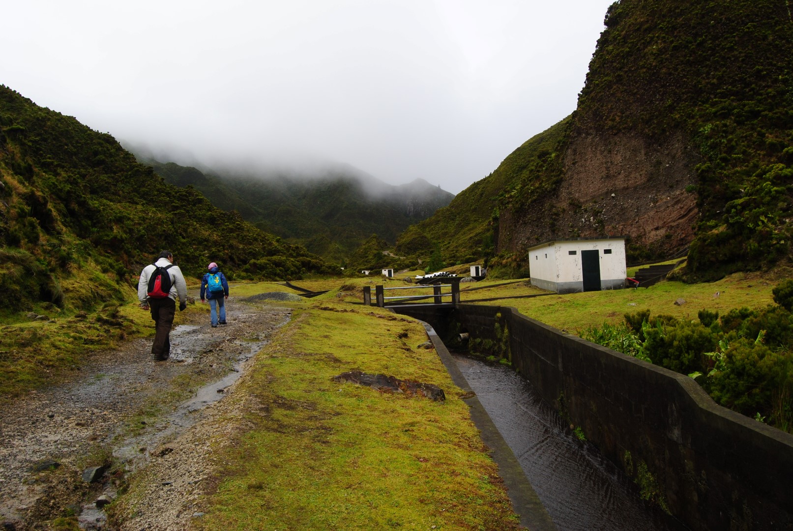 Levada no trilho da lagoa do Fogo